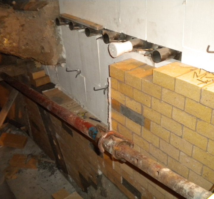Kotel na biomaso 1 - Sanacija poškodovane obloge v kurišču (2)